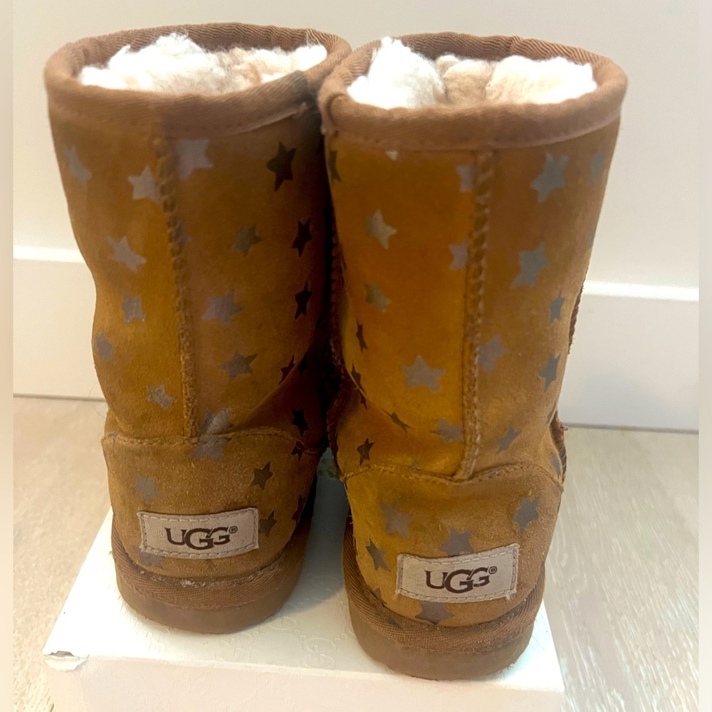 Kids star uggs